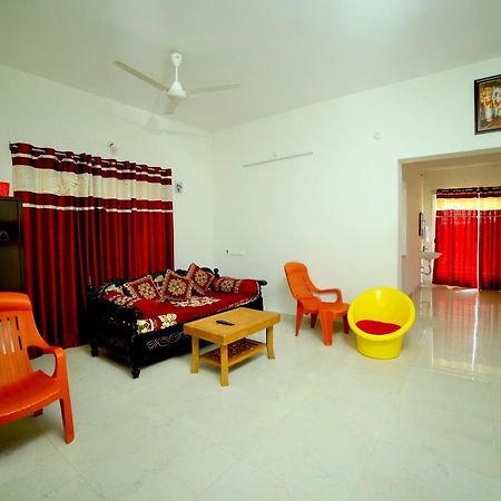 Truelife Homestays - Alamelu Avenue - Fully Furnished Ac 2Bhk Apartments In Tirupati - Walkable To Restaurants & Super Market - Fast Wifi - Kitchen - Easy Access To Airport, Railway Station, Sri Padmavathi & Tirumala Temple 외부 사진